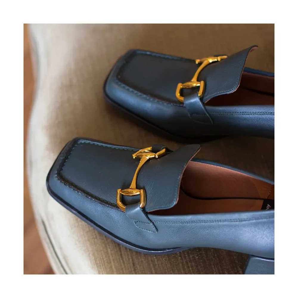 ANGEL ALARCON Kiski - Mocasin De Piel Con Tacon Ancho Y Adorno Metalico Online
