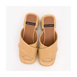 ANGEL ALARCON Muses - Mule De Piel Con Pala Cruzada Con Tacon Ancho Y Plataforma De Rafia New