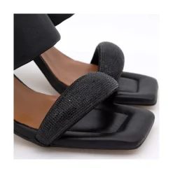 ANGEL ALARCON Parton Gem - Sandalias Metalizadas Acolchadas Con Cristales Brillantes Y Tacon Comodo